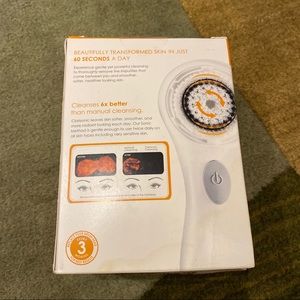 Clarisonic Makeup - Clarisonic Mia First Sonic Facial Cleaning Brush Clarisonic Makeup - Clarisonic Mia First Sonic Facial Cleaning Brush